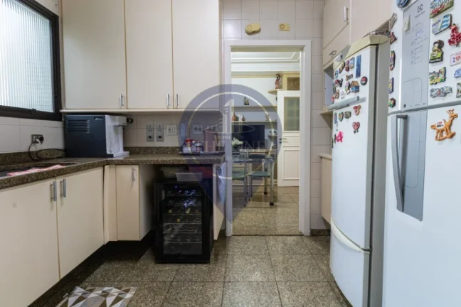 Imagem Apartamento de luxo em Perdizes, São Paulo-SP, com 3 quartos, 3 suítes, 2 salas, 5 banheiros, 3 vagas e 251m². Venha conferir!