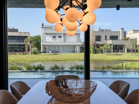 Imagem Casa em Condominio 5 Dormitórios - Bairro --