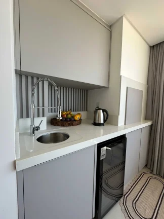 Imagem Apartamento mobiliado com 3 dormitórios e 2 vagas de garagem em Navegantes/SC