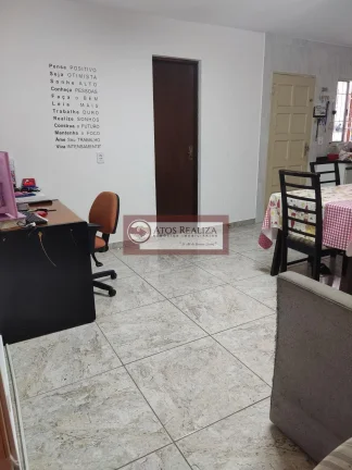 Imagem Vendo Oportunidade no Jardim Fraternidade. Casa Terreno, com 200m2 de área Total, o imóvel conta com, 3 dormitórios, sendo 1 Suíte, 2 vagas de Garagem, Edícula de 3 cômodos, Lavanderia, Aceita Financiamento, aceita Permuta. Valor de Oportunidade R$ 530K, 