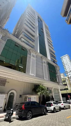 Imagem Apartamento com 3 suítes e 3 vagas de garagem em Meia Praia - Itapema/SC