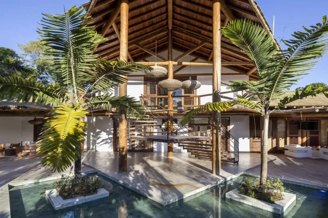 Imagem Casa de luxo à venda em Trancoso/BA com alta rentabilidade na locação — oportunidade exclusiva para investidores.