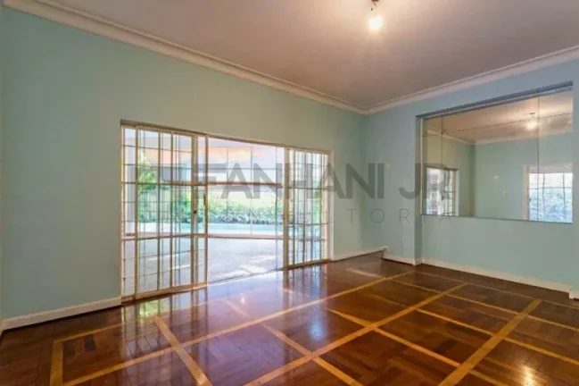 Imagem Casa de Luxo no Jardim Europa: 5 Quartos, 3 Suítes, 4 Salas, 10 Vagas de Garagem, 600m² - Venda ou Locação em SP