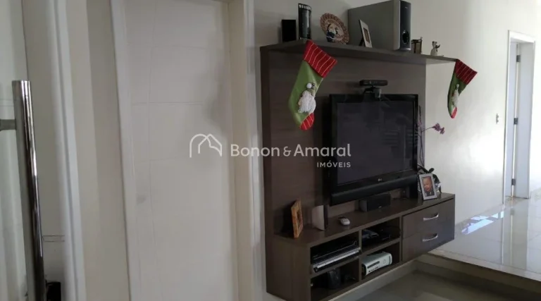 Imagem Esta é uma oportunidade única de adquirir uma casa elegante no renomado condomínio Portal do Jequ...