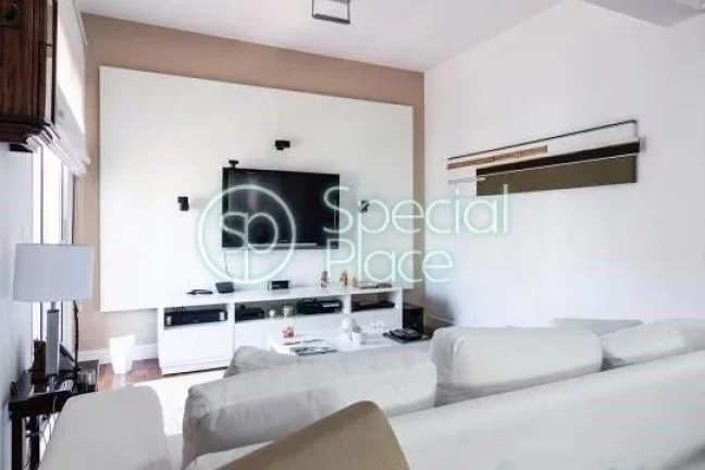 Imagem Amplo apartamento à venda com 3 quartos, sendo 3 suítes, e 4 banheiros no total. Este apartamento ...