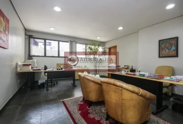 Imagem Vendo SUPER Oportunidades no Panamby. Prédio Comercial Inteiro no Panambi, região do Morumbi, Prédio Comercial Morumbi Zoneamento Szu2 889m terreno 963m área construída 3 pavimentos 6 salas 5 banheiros Area coberta de galpão Area externa patio Subsolo de 