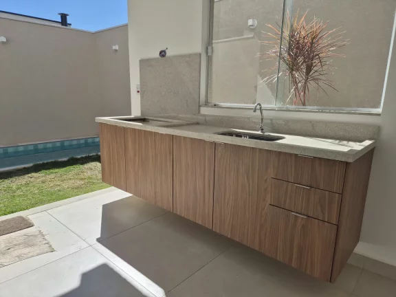 Imagem Casa à venda ou para alugar com 4 quartos, sendo 3 suítes, em Vila Petrópolis, Atibaia - SP