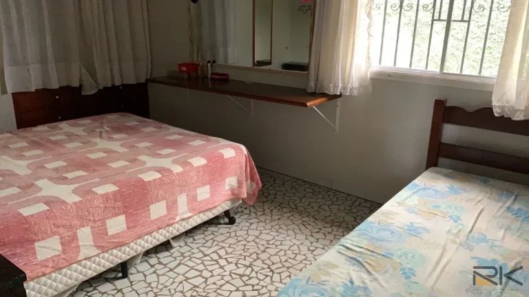 Imagem CASA NO BAIRRO DO ITAGUÁ COM 5 DORMITÓRIOS SENDO 2 SUÍTES,2 BANHEIROS SOCIAL,VARANDA COM CHURRASQUEIRA