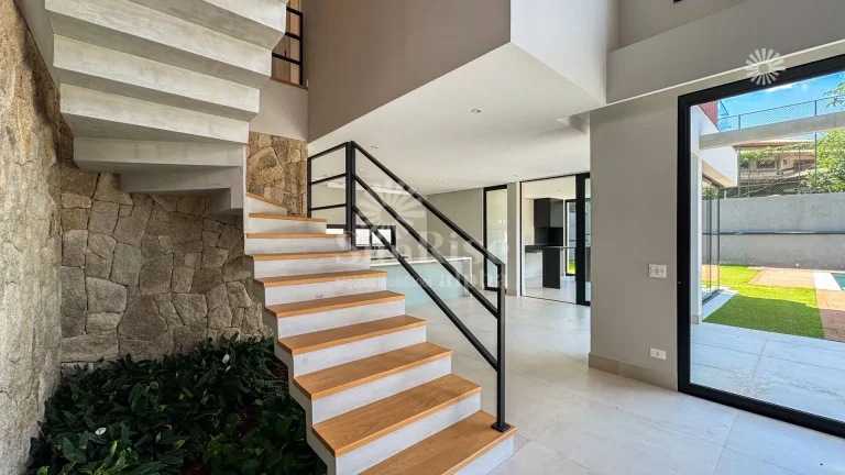 Imagem Casa de alto padrão à venda em Barueri com 4 quartos e 4 vagas 400 m² por R$ 2.500.000,00 Residencial Morada dos Lagos - BarueriSP