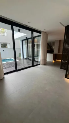 Imagem Casa Alto Padrão com 2 suítes e 2 vagas de garagem - Vila Nova | Joinville/SC