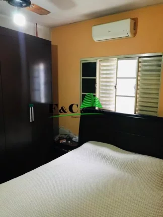 Imagem Casa para Venda em Limeira, Parque Hippolyto, 3 dormitórios, 2 banheiros, 3 vagas