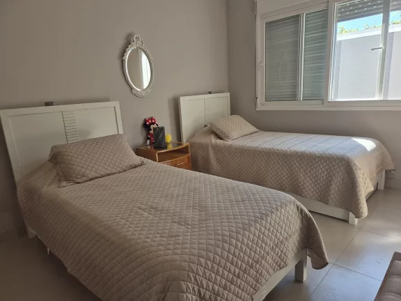 Imagem Casa térea à venda com 3 quartos, sendo 2 suítes, em Condomínio Flamboyant-B, Atibaia - SP