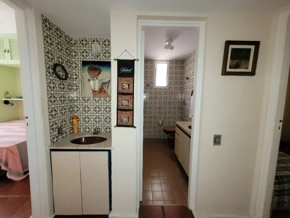 Imagem PITANGUEIRAS- UMA QUADRA DO MAR , LOCALIZAÇÃO ESPETACULAR , 02 VAGAS DE GARAGEM NO PRÉDIO.