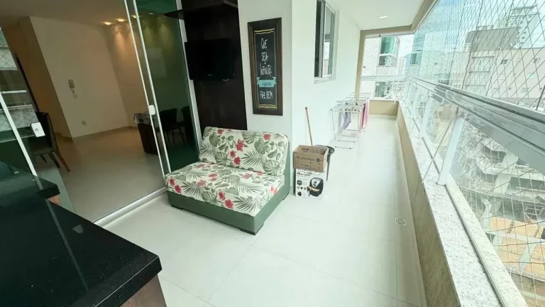 Imagem Apartamento com 3 dormitórios sendo 1 suíte e 2 vagas de garagem em Itapema/SC