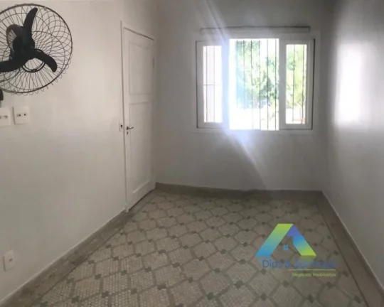 Imagem Casa a venda Cerqueira César · 220m² · 6 Quartos · 2 Vagas