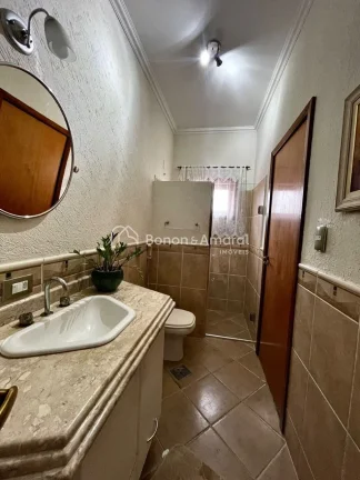 Imagem Excelente sobrado à venda em condomínio fechado em Valinhos/SP, localizado em uma área privilegia...