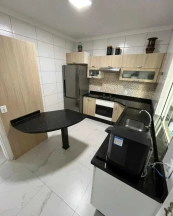 Imagem Sobrado com 3 dormitórios sendo 1 suíte e 1 vaga de garagem em Balneário Camboriú/SC