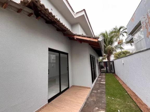 Imagem Casa em Condomínio para Venda em Cuiabá / MT no bairro Jardim Imperial