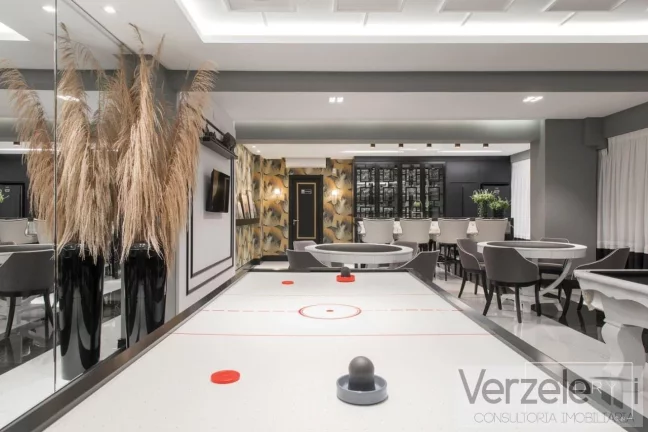 Imagem Apartamento 4 ou + dormitórios para Venda em Itapema / SC no bairro Meia Praia