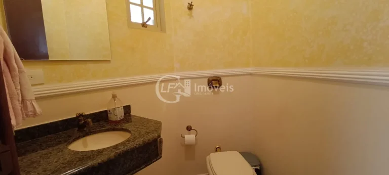 Imagem Oportunidade Única! Terreno Amplo com Casa Completa e Sofisticada