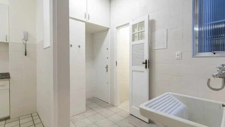 Imagem Apartamento 126M², 3Q, 1 Banheiro, 1 Vaga, Armários.