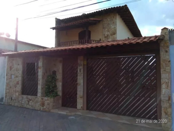 Imagem Sobrado com 4 dormitórios à venda, 254 m² por R$ 850.000,00 - Vila Figueira - Suzano/SP