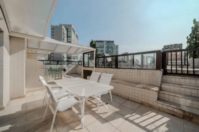 Imagem Cobertura duplex com piscina na Vila Nova Conceição: 3 quartos, 3 suítes, 3 salas, 5 banheiros, 4 vagas e 241m² de sofisticação em São Paulo-SP.