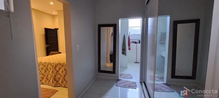 Imagem Casa de Esquina à Venda no Bairro Barreiro – Patos de Minas/MG | 3 Quartos (1 Suíte com Closet), 240m² de Terreno | Aceita Permuta