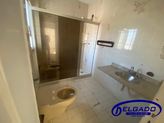 Imagem DELGADO aluga CASA PARA FINS COMERCIAIS no CENTRO de Itaboraí-RJ., 5 quartos, 2 salas, 4 banheiros, 4 vagas de garagem, 280m².