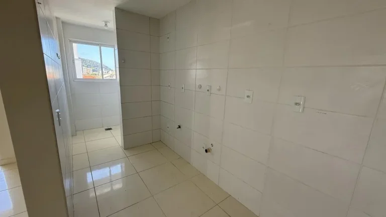 Imagem Apartamento na Praia de Gravatá, Navegantes com 02 quartos, sendo 01 suíte e bem localizado. Adriano Carpes Imóveis Vende