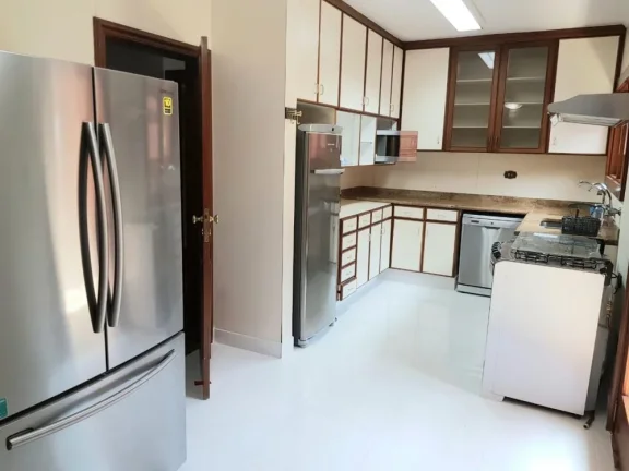Imagem Casa no Res. ALPHA 1 - 650m²