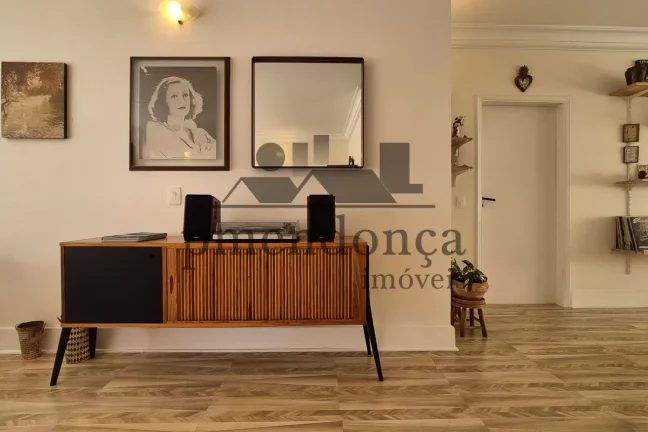 Imagem Apartamento venda Avenida Higienopolis com 3 quartos ( 1 sui­te ) e 1 vaga, 186 m2