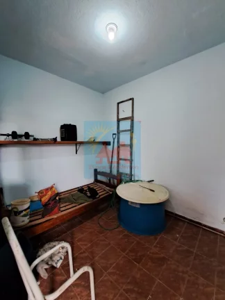 Imagem Casa à 200 metros da Praia de Mongaguá, com churrasqueira e garagem para dois veiculos 250mil