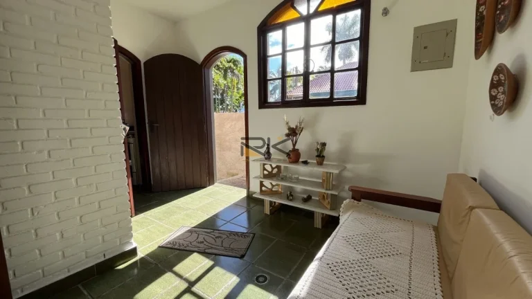 Imagem CASA EM CONDOMINIO FECHADO COM 3 DORMITÓRIOS,2 VAGAS DE GARAGEM,SALA 2 AMBIENTES