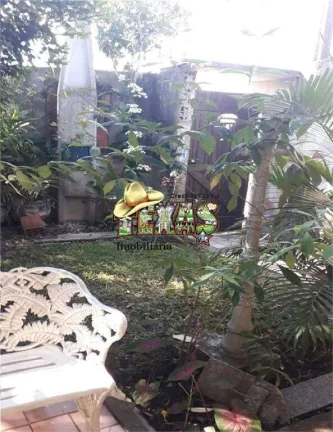 Imagem LINDA CASA COM PISCINA NO GAIVOTA PARA VENDA