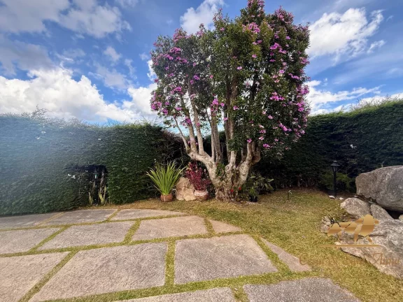 Imagem Linda Casa a Venda com 6 suítes e um chalé em Campos do Jordão SP