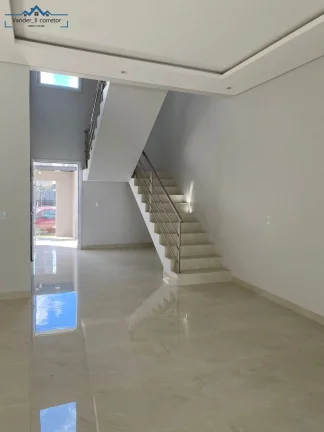 Imagem Imperdível Sobrado à Venda em Toledo-PR, Jardim La Sale II: 3 quartos, 3 suítes, 4 banheiros, 2 vagas, 200m²!