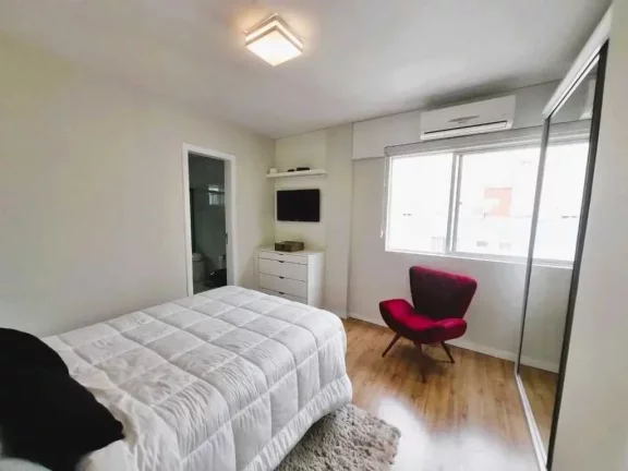 Imagem Apartamento mobiliado com 4 dormitórios sendo 1 suíte e 2 vagas de garagem em Balneário Camboriú