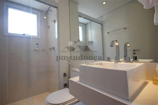 Imagem Beleza e encanto desse apartamento com 170 m² invadem os espaços permeados por tonalidades neutras...