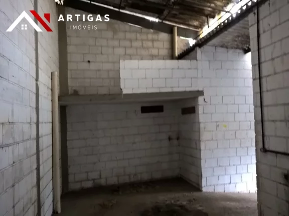Imagem Galpão Comercial de Excelente Localização na Vila Bertioga: 2 Salas, 2 Banheiros, 6 Vagas - 250m² - São Paulo-SP