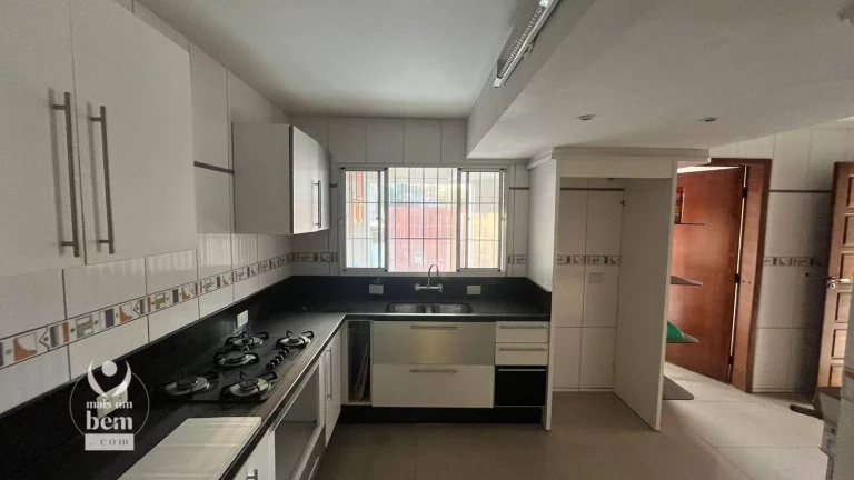 Imagem Incrível sobrado de 165 m² com 4 quartos, sacada, churrasqueira, 2 vagas de garagem à venda por R$ 800.000 - Atuba - Curitiba/PR