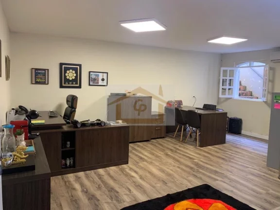 Imagem Charmosa, casa praticamente térrea, 3 suítes, 3 vagas *escritório