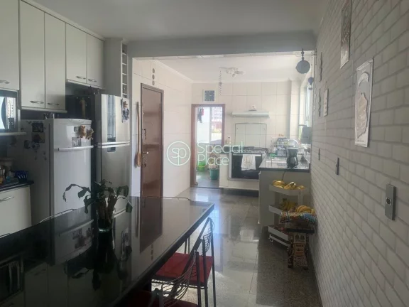 Imagem Excelente apartamento com 263m2 de área privativa, 4 dormitórios ( 3 suítes ) e 1 vaga na garagem...