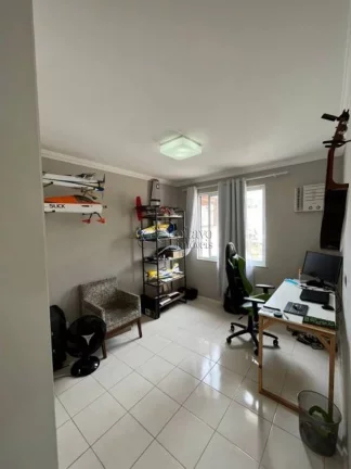 Imagem Casa de Condomínio com 3 Quartos e 3 banheiros à Venda na Glória 499 mil