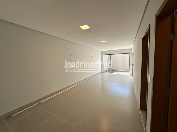 Imagem Casa assobradada à venda com 106m² de área construída, 2 dormitórios (1 suíte), 3 banheiros e 2 vagas de garagem em terreno de 125m².