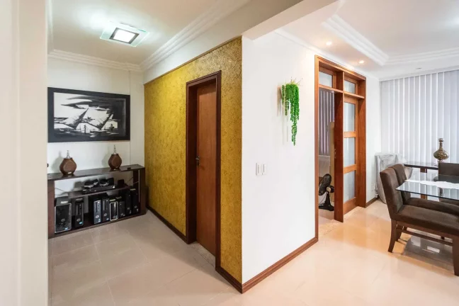 Imagem Apartamento com 3 dormitórios sendo 1 suíte e 2 vagas na região Central de Balneário Camboriú SC
