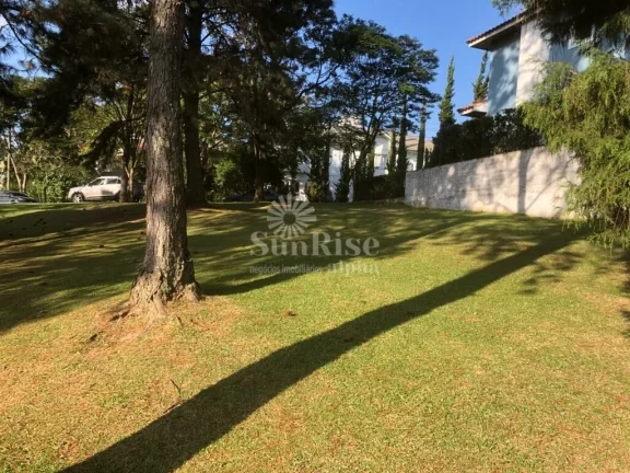 Imagem Terreno em Aldeia da Serra com 450m² por R$ 700mil no condomínio Morada dos Pinheiros.