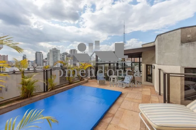 Imagem Cobertura duplex no Alto de Pinheiros com 310 m², 3 quartos ( 1 sui­te ) e 3 vagas.