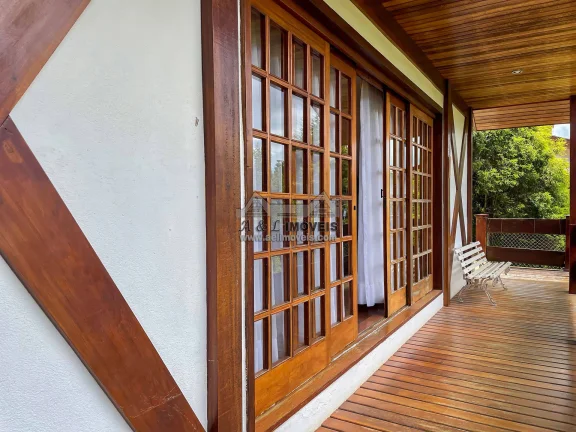 Imagem Casa à venda em Campos do Jordão - Com 4 dormitórios próximo ao Capivari