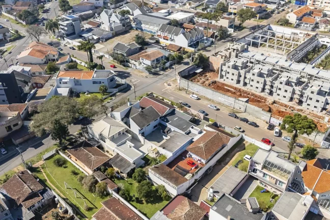 Imagem Terreno de Esquina no Bairro Portão – Excelente Oportunidade para Construtores!